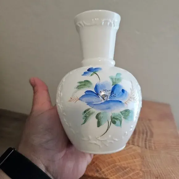 Vintage Hand Painted Floral Vase White Blue 6" MCM Cottage Elegant Renaissance - Picture 9 of 12